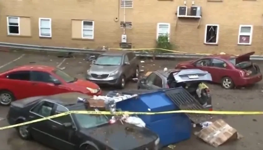 Vehículos afectados por las lluvias torrenciales.