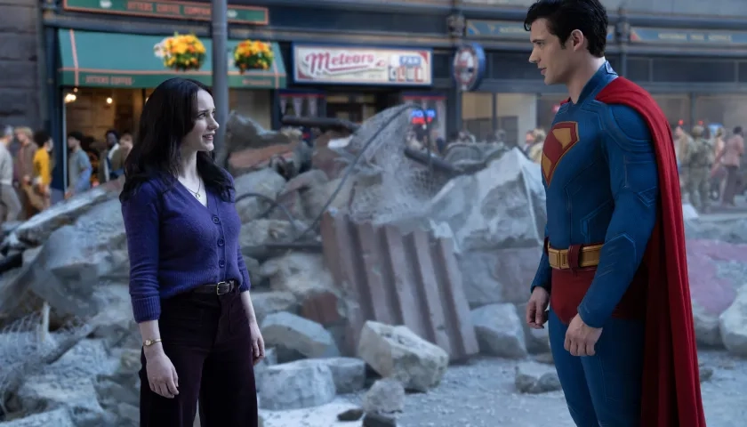 David Corenswet (Superman/Clark Kent) y Rachel Brosnahan (Lois Lane), protagonistas de la película. 