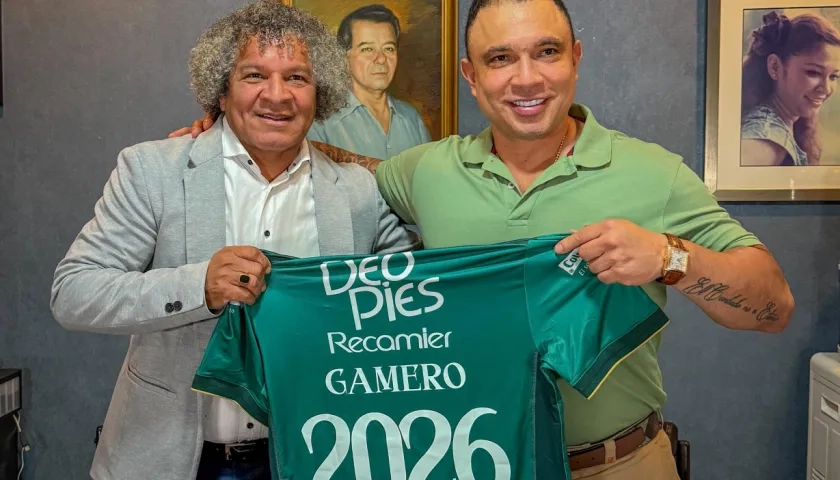 Alberto Gamero junto a Humberto Arias, presidente del Deportivo Cali. 
