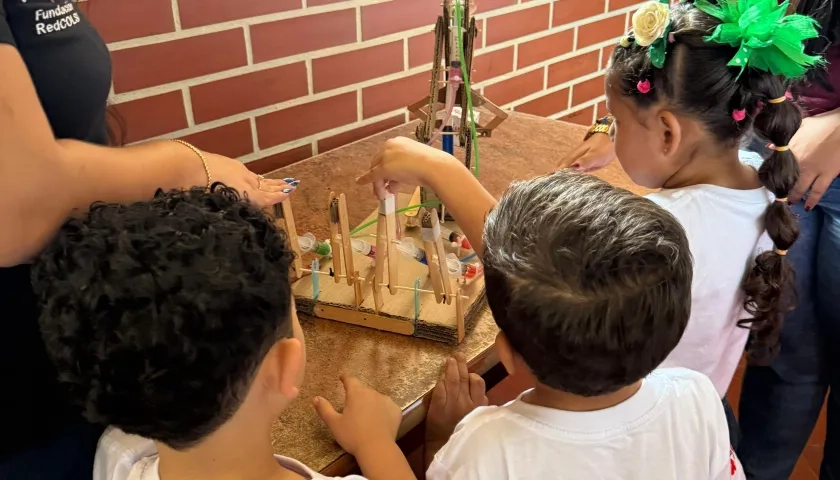 Niños investigadores de Centro Infantil Crayon Club.