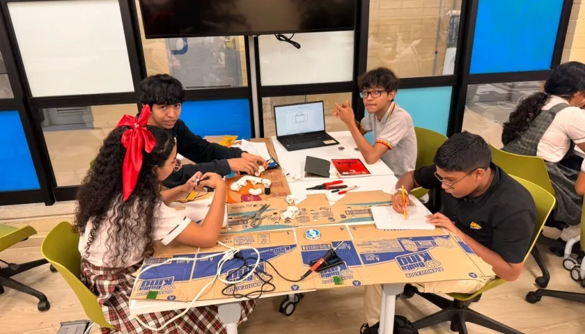 El encuentro académico reunió a más de 400 estudiantes y docentes de instituciones educativas oficiales de la ciudad.