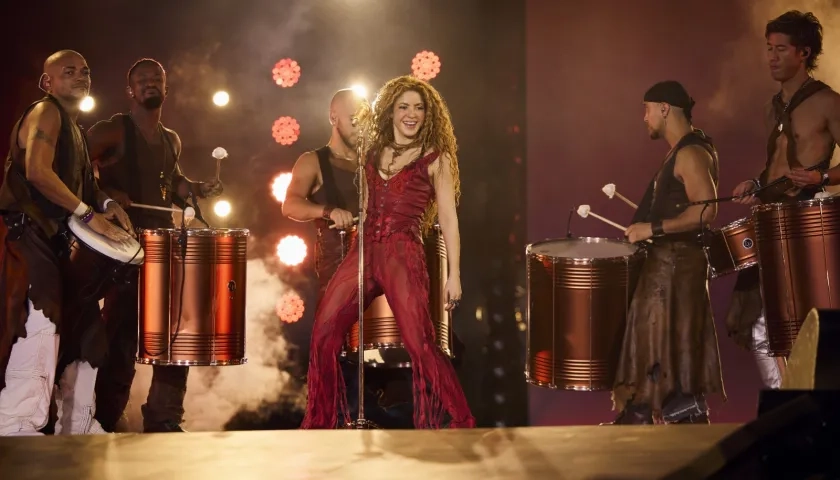 Shakira, una artista latina que ha llevado sus esencia a escenarios internacionales.