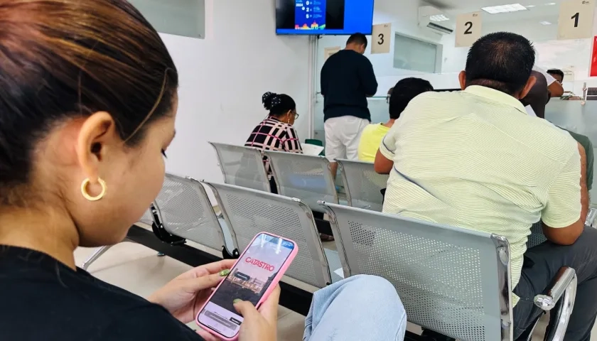 Los usuarios podrán realizar sus trámites también por la página web. 