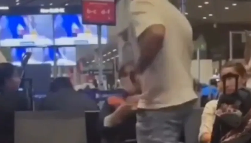 Agresión a una mujer en el aeropuerto de Bogotá.