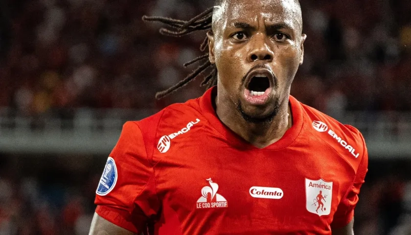 Jhon Murillo celebrando su anotación.