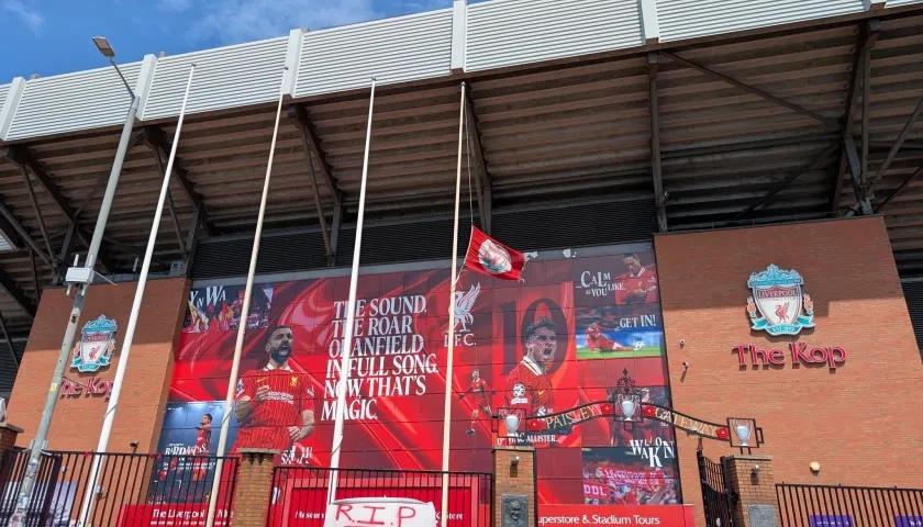 Homenaje a Jota en Anfield.