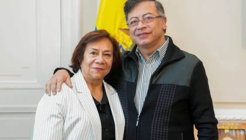 Rosa Villavicencio con el Presidente Gustavo Petro. 