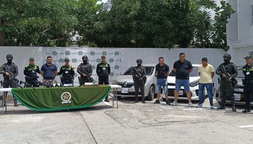 La Policía se encargó del operativo contra estas personas en el barrio La Cumbre. 