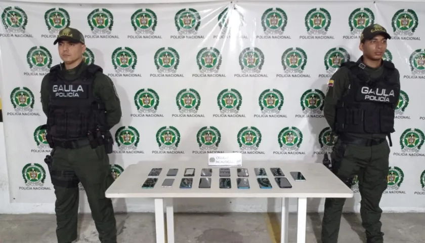 Los celulares incautados.