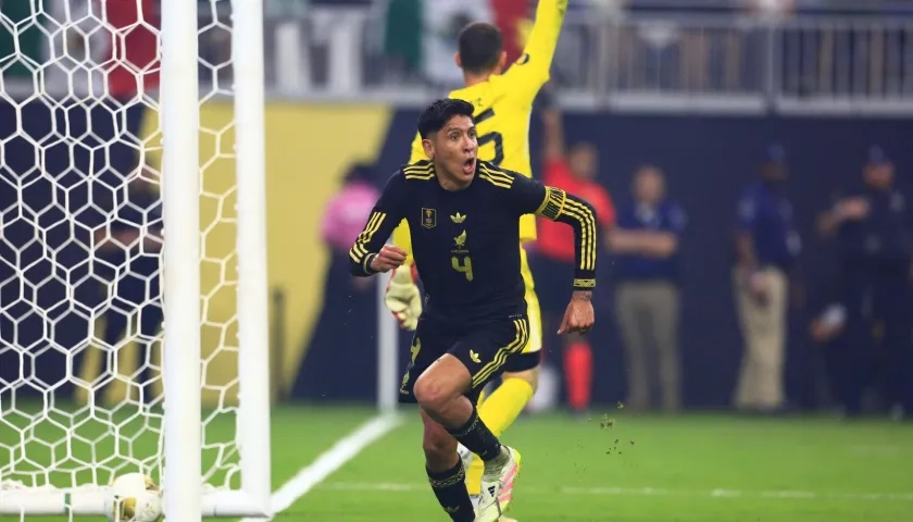 Edson Alvarez festejando el gol del triunfo mexicano.