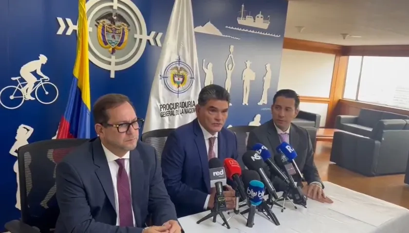 El presidente del Senado, Lidio García; el Procurador General, Gregorio Eljach y el presidente de la Cámara, Julián López.