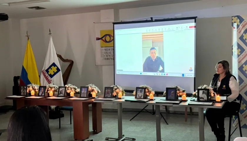 Momento del acto de entrega de manera simbólica de los cuerpos de las víctimas.