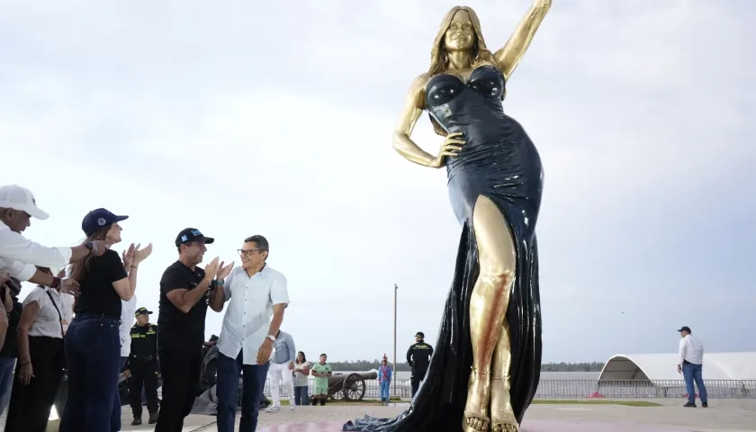La estatua fue develada el día anterior en el Gran Malecón del Río. 