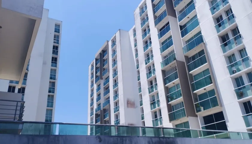 Fachada conjunto 'Flores del Recreo'.