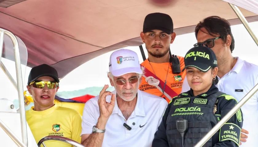  Gobernador Eduardo Verano durante el recorrido por la zona costera del departamento.