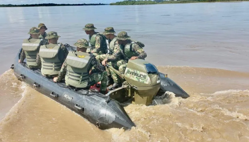 Militares en el Río. 