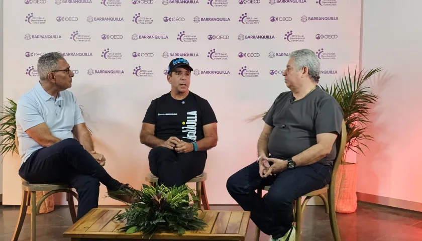 Alcalde Alejandro Char en entrevista con Jorge Cura y Laurian Puerta, director de Emisora Atlántico y editor de Zona Cero, respectivamente. 