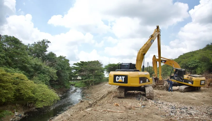 Obras en el arroyo León. 