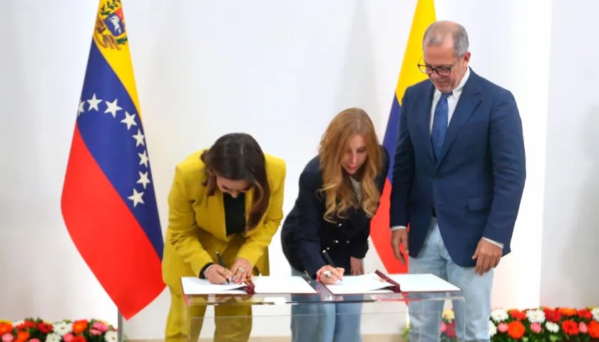 ​​La firma del Memorando de Entendimiento p​ara crear la Zona de Paz, Unión y Desarrollo entre Colombia y Venezuela se registró en la ciudad de Caracas.