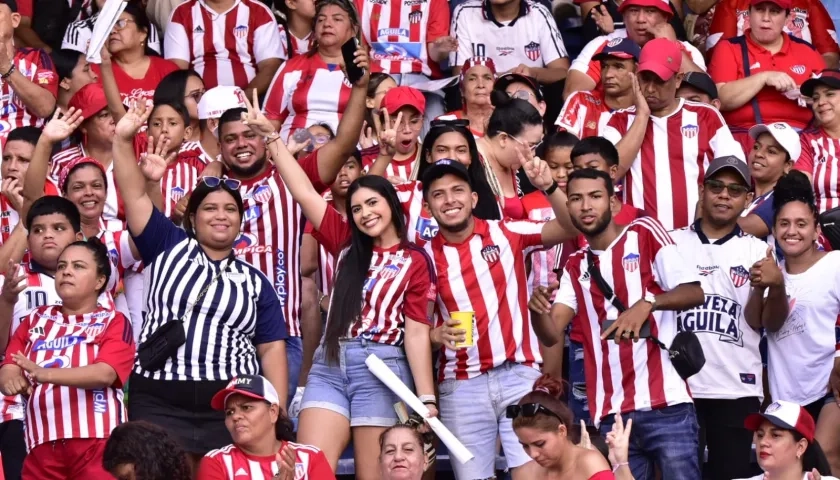 Aficionados junioristas en el estadio Metropolitano