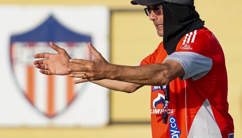 Alfredo Arias solo lleva dos semanas de trabajo al frente del Junior.