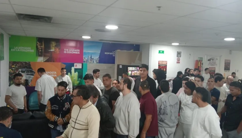 Colombianos durante su retorno al país. 