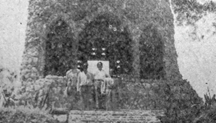Gruta de Monte Carmelo como altar a la Virgen del Carmen.