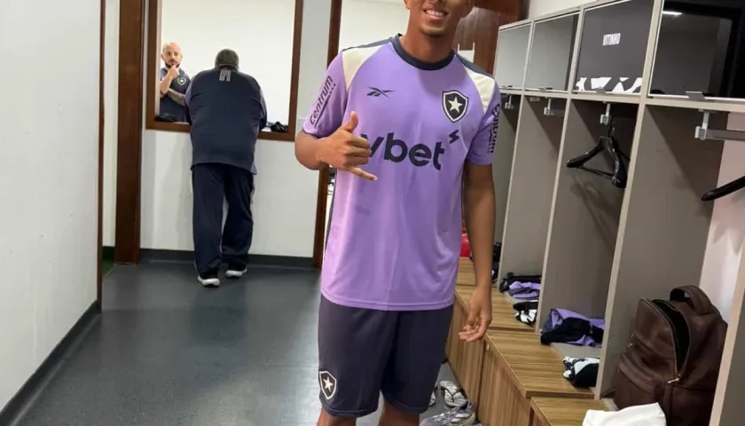 Jordan Barrera con la indumentaria de entrenamiento del Botafogo. 