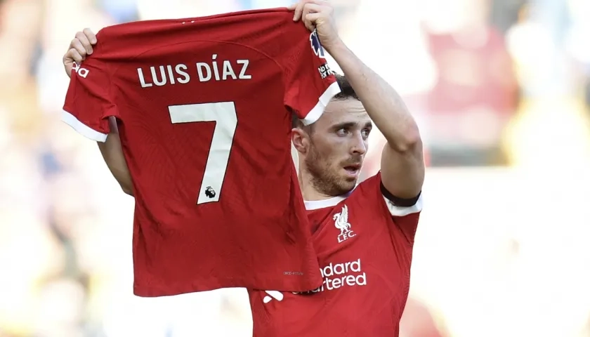 Diogo Jota con la camiseta de Luis Díaz tras marcarle gol al Nottingham Forest