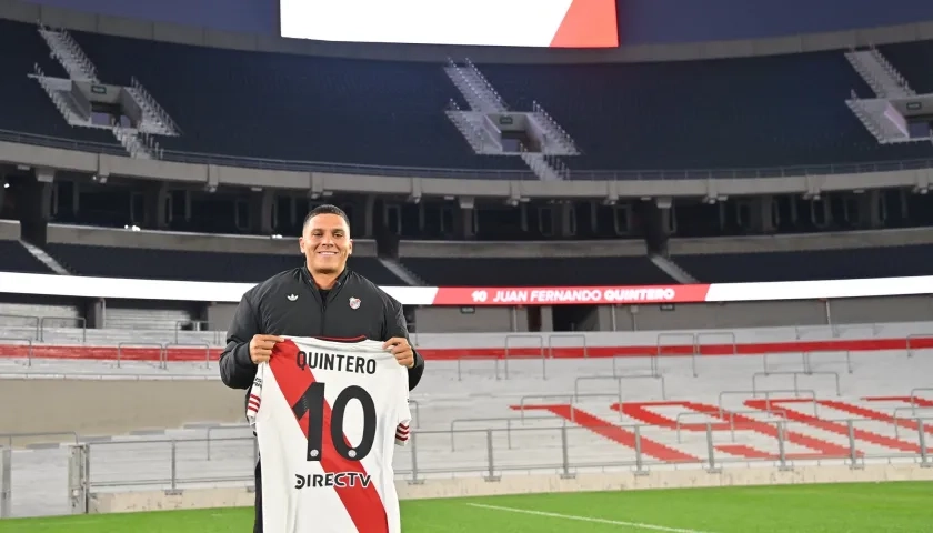 Juan Fernando Quintero, en el Monumental, otra vez con la 10 de River Plate en sus manos. 