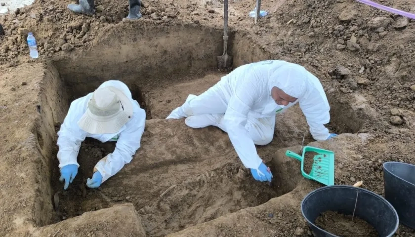 La aparición de estructuras óseas se dio en un predio rural.