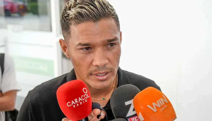 Teo Gutiérrez asistió al funeral del 'Zurdo' López en calidad de capitán de campo del Junior.