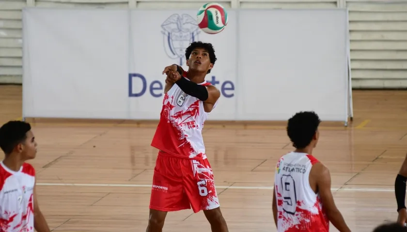 El voleibol es uno de los deportes de conjunto que hacen parte de los Juegos Intercolegiados. 