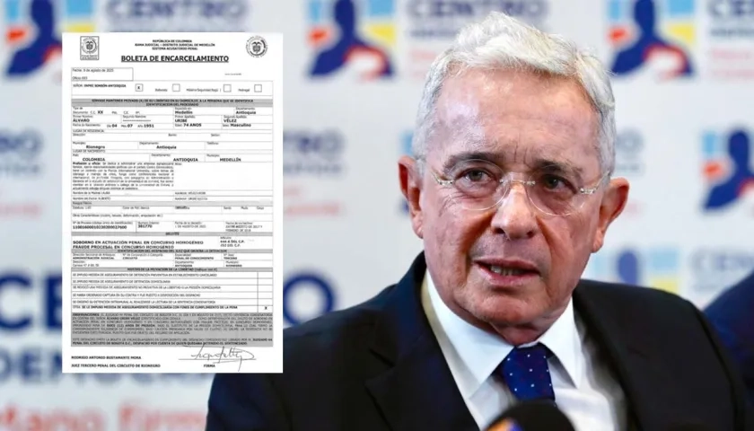 Álvaro Uribe Vélez con su boleta de encarlamiento