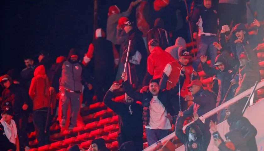 Incidentes en las tribunas del estadio Libertadores de América.