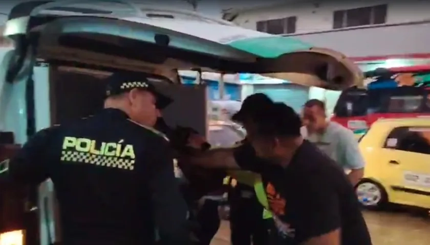 Momento de la captura del adolescente por el caso del tendero del barrio Lucero.
