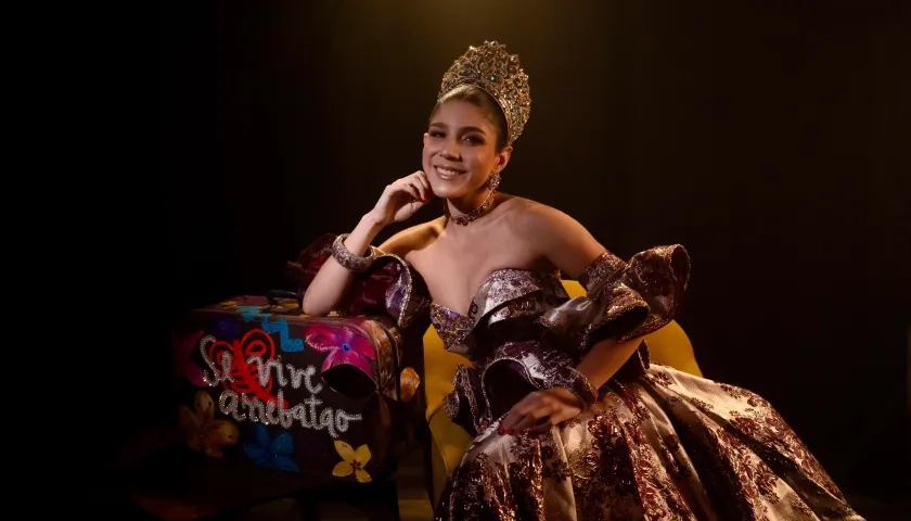 Alexsandra Estarita Villa, Reina del Carnaval de la 44 en 2025.