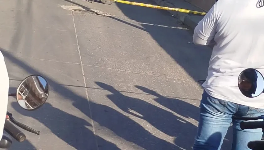 La Policía acordonó el lugar donde presentó el crimen. 