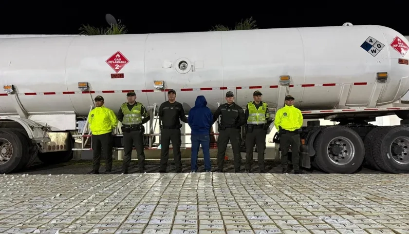 La droga incautada y el capturado por parte de la Policía.