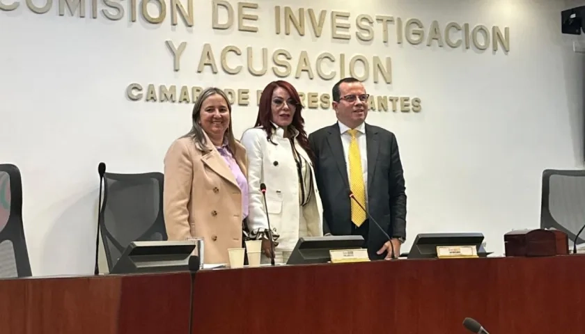 La vicepresidente María Eugenia Lopera y la presidenta de la Comisión, Gloria Arizabaleta.