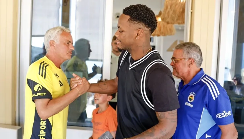 José Mourinho y Jhon Durán.