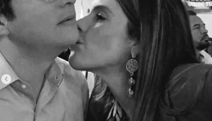 Miguel Uribe Turbay y su hermana María Carolina Hoyos.