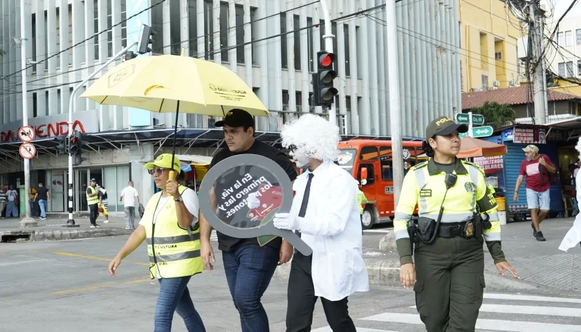 Campaña pedagógica para promover la protección de los peatones en las vías. 