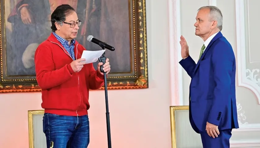 Presidente Petro y el exdirector del Dapre Carlos Ramón González.