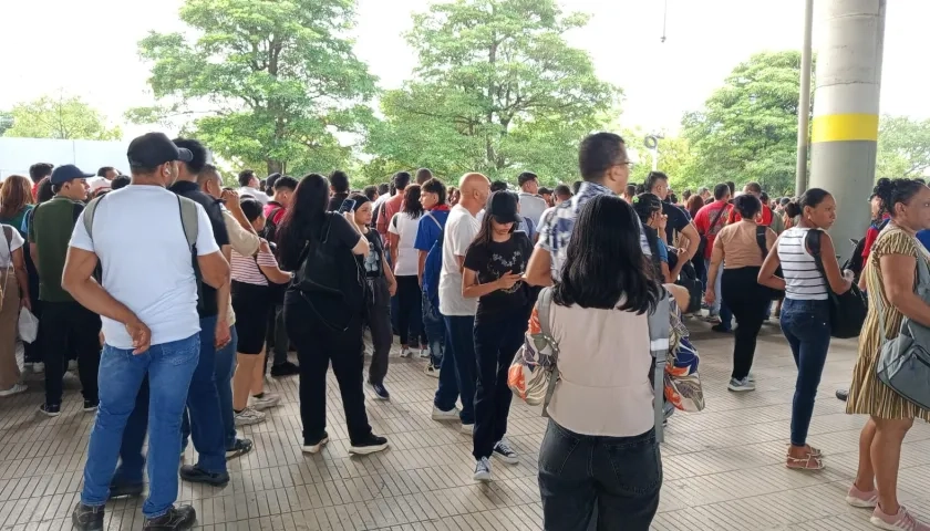 Largas filas en Portal de Soledad.