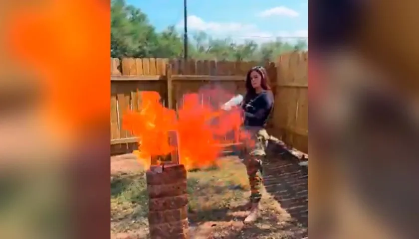 Valentina Gómez quemó ejemplar del Corán con un lanzallamas.