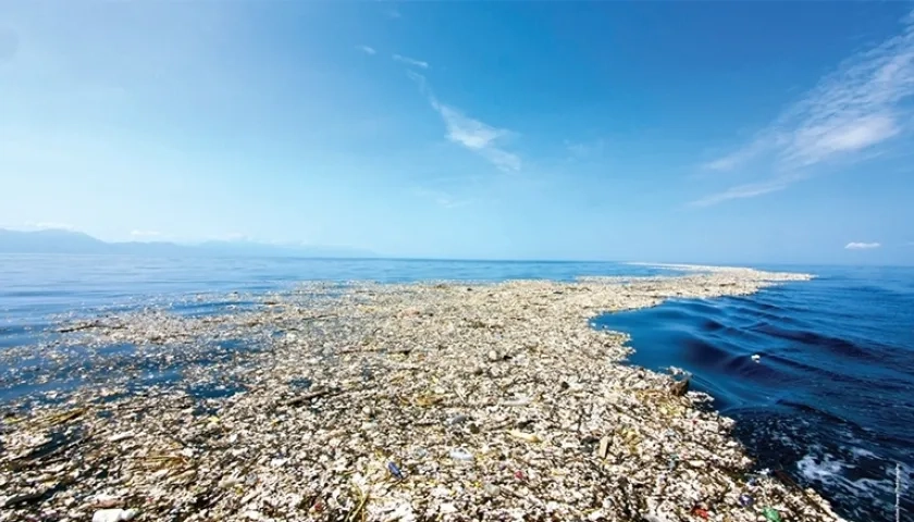 Cada año cientos de miles de toneladas de desechos son arrastrados a las costas.