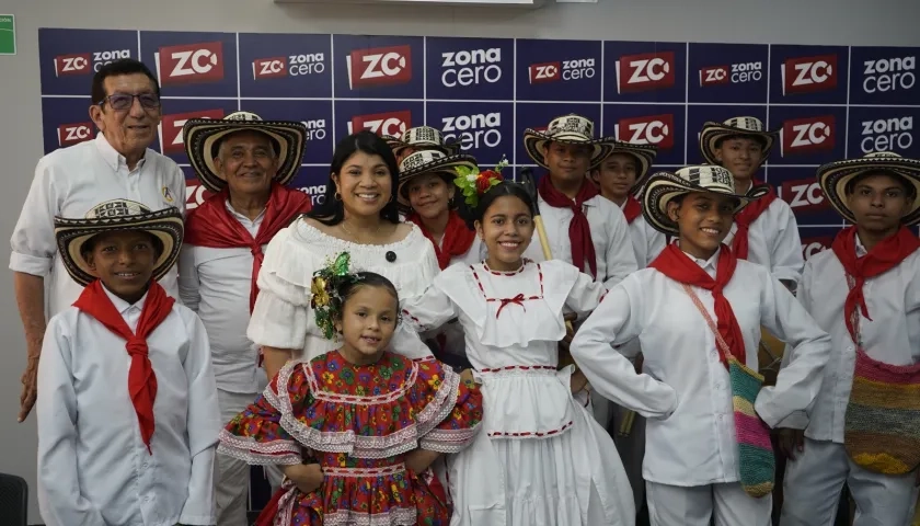 Grupo de gaita en la redacción de Zona Cero. 