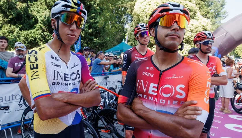 El colombiano Egan Bernal y su compañero de equipo Brandon Rivera.