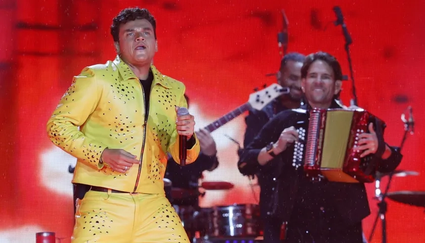 Silvestre Dangond y Juancho De la Espriella durante el concierto. 